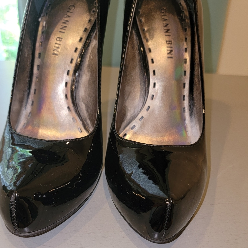 Like New Gianni Bini Black Patent Leather Platform Stiletto Heels  Size 7½